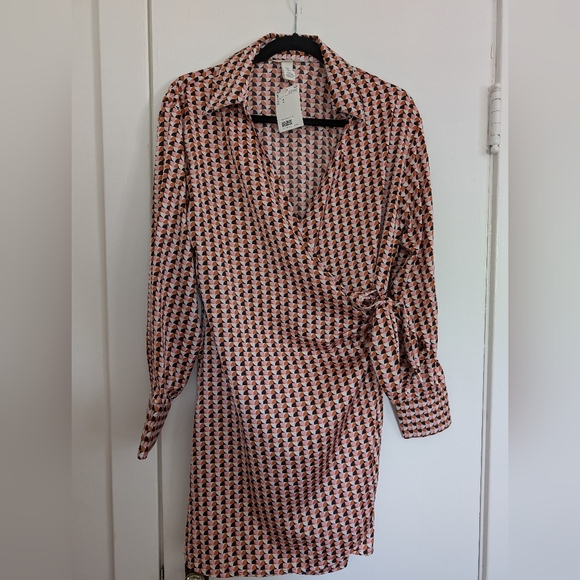 NWT H&M Satin Wrap Dress Size M - Picture 2 of 4